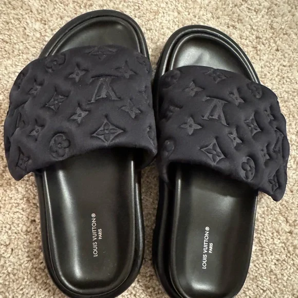 Authentic Brand new never used LV slippers - Picture 4 of 5